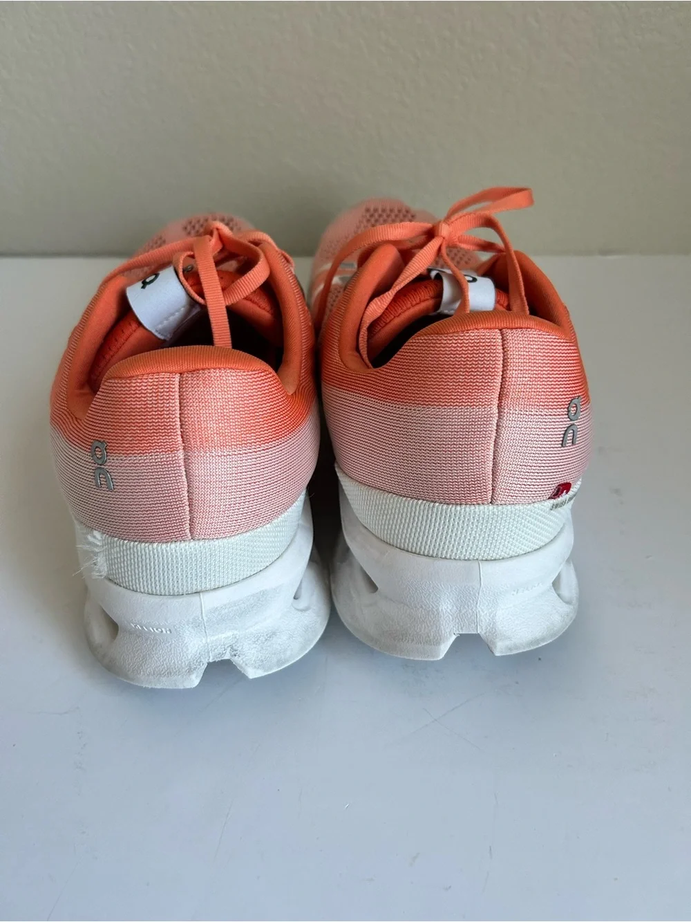 On Cloud Men’s Running Shoes Size 12.5 Coral Peach Sneakers